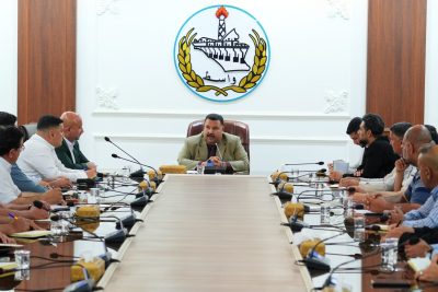 محافظ واسط يعقد اجتماعًا مع الملاك المتقدم لمديرية بلدية الكوت